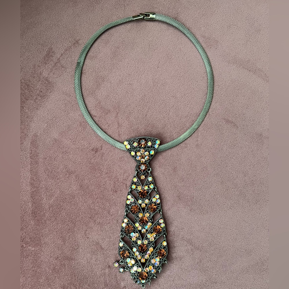 Rhinestone tie necklace beautiful shape - Picture 2 of 2